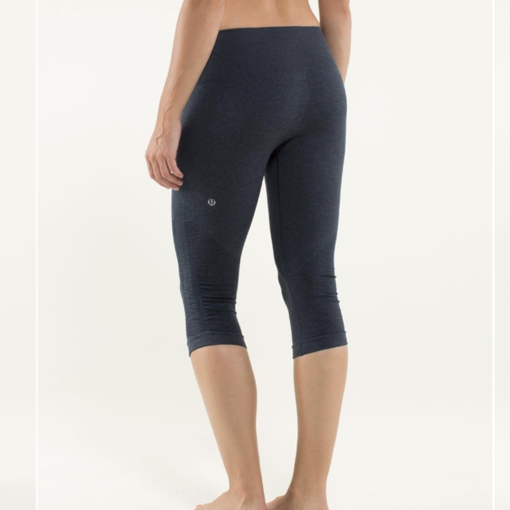 Lululemon In The Flow Crop II Heathered Inkwell - Picture 2 of 14